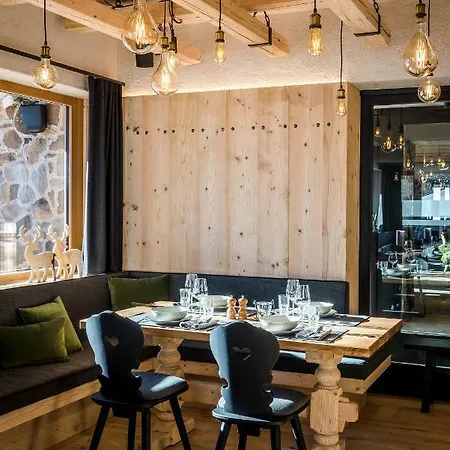 Alm 1350 - Ski-in & Ski-out Saalbach-Hinterglemm